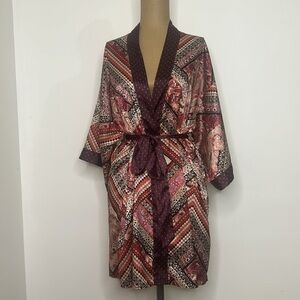 Victoria's Secret 💜 Multi Colored Burgundy Paisley Design Short Satin Robe